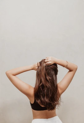 woman's+long+and+healthy+hair+from+behind